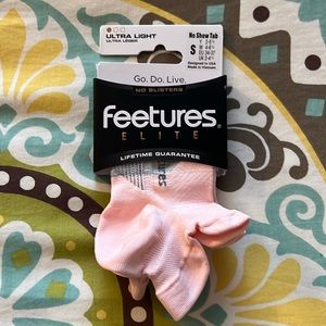 NWT Feetures running socks